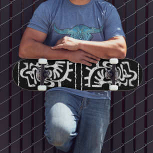 Seltsame Kreaturen b&w abstrakte Kunst Skateboard