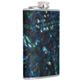 Seltsames Mosaik über dunklem Hintergrund und hell Flachmann