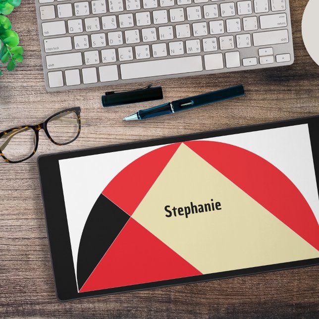 Semiccle moderne du milieu du siècle Personnalisé  (A desk mat in mid-century modern style, with a semicircle design in red, black, white and cream)