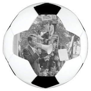 Sen. Robert Kennedy Campaigning für US-Präsident Fußball