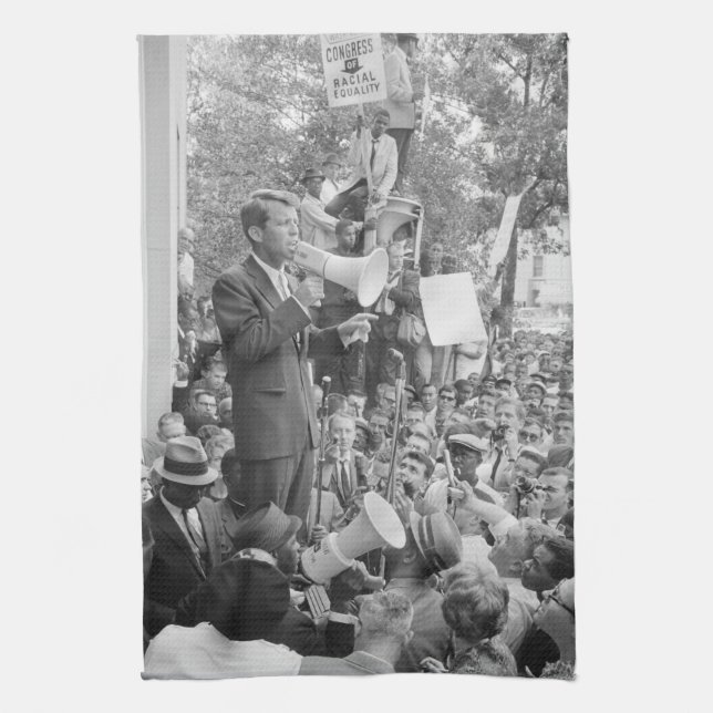 Sen. Robert Kennedy Campaigning für US-Präsident Geschirrtuch (Vertikal)