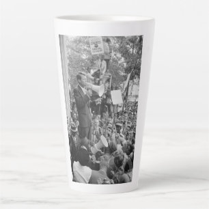 Sen. Robert Kennedy Campaigning für US-Präsident Milchtasse