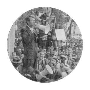 Sen. Robert Kennedy Campaigning für US-Präsident Schneidebrett