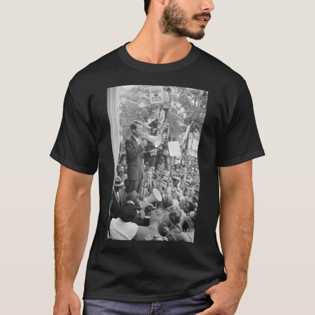Sen. Robert Kennedy Campaigning für US-Präsident T-Shirt (Vorderseite)