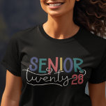 Senior 2023 fett farbiger Abschluss Zolljahr T T-Shirt<br><div class="desc">Feiern Sie Ihr Seniorenjahr mit diesem modernen und stilvollen T - Shirt mit einem kühlen "SENIOR zwanzig23" in all-caps und Kalligrafie Retro-Farben Schriftart. Anpassen Sie diesen T - Shirt einfach mit dem laufenden Jahr,  indem Sie das Vorlagenfeld bearbeiten. Alle Farben sind personalisierbar</div>