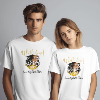 Senior 2024 Foto Typografie Monogramm gut Fertig! T-Shirt
