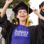 Senior Abschluss Class of 20XX School Name Custom T-Shirt<br><div class="desc">Feiern Sie Ihre Seniorenklasse mit diesem benutzerdefinierten T - Shirt mit fett gedrucktem Text auf der Vorderseite, der "Senioren-Klasse des Schulnamens 2018" lautet. Ideal für Party- oder Abschlussfeiern der höheren Klasse.</div>