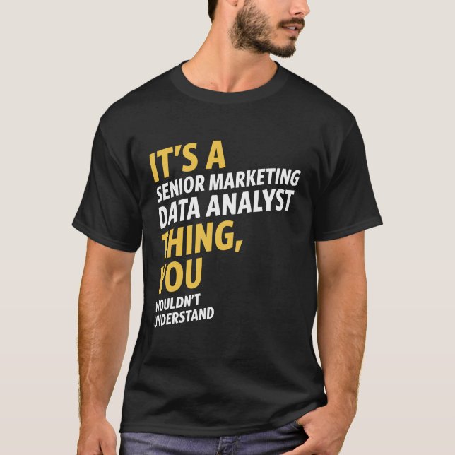 Senior Marketing Data Analyst T-Shirt (Vorderseite)