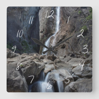 Senken Sie Yosemite Falls Quadratische Wanduhr