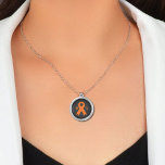 Sensibilisierung für Multipler Sklerose Versilberte Kette<br><div class="desc">Eine stilisierte Darstellung einer Ketten des Kriegers mit Multipler Sklerose. Ein Schmuckgeschenk mit dem Wort MS und einem Orangen Bewusstseinsband als Kriegergeschenk für den Monat der Multiplen Sklerose-Aufklärung.</div>