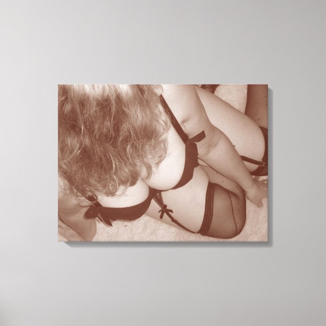 Sensue Frau in Dessous, reife natürliche Schönheit Leinwanddruck (Vorderseite)