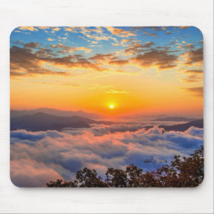 Seoraksan-Berge, von Nebel bei Sonnenaufgang bedec Mousepad