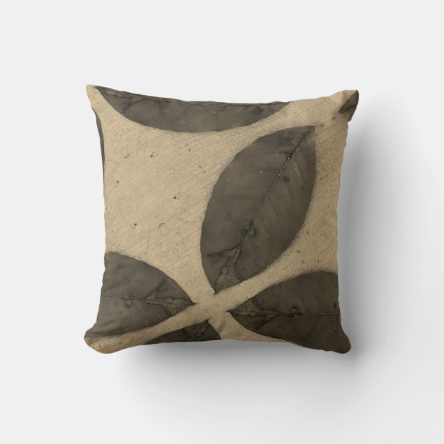 Sepia-Blätter in schlichter Schwarz-Rückseite Kissen (Vorderseite)