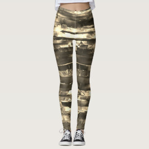 Sepia-Streifen, gerissen aus schmuckiger und graue Leggings