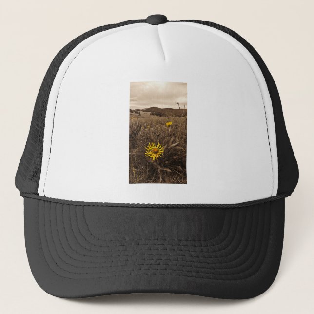 Sepia tone Yellow Wildblumen Truckerkappe (Vorderseite)