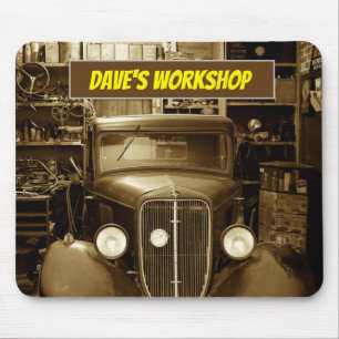 Sepia Vintage Car im Workshop Mousepad