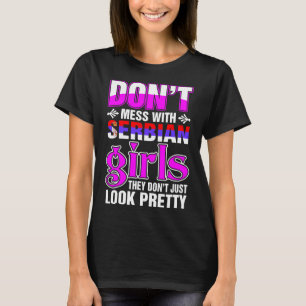 Serbian-Mädchen schauen hübsch T-Shirt