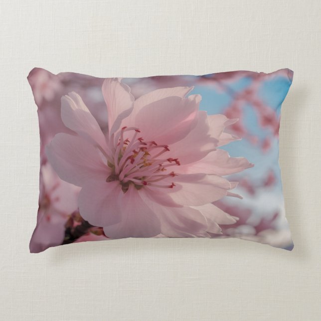 Serene Frühlingsblumenkunst  Dekokissen (Vorderseite)