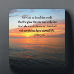 SERENE JOHN 3:16 SONNENRISE-FOTO FOTOPLATTE<br><div class="desc">Ausdruck deines Glaubens, deiner Hoffnung, deiner Wunder, Gottes Liebe und Segen mit diesem wunderschönen Sonnenaufgang-Foto mit dem inspirierend Schriftzug Vers Johannes 3:16. Für Gott so liebte die Welt. Dieses hübsche John 3:16 Design wird ein geschätztes Geschenk, wenn Segen, dass jemand etwas Besonderes, dass Jesus Liebe und das Lesen der Bibel....</div>