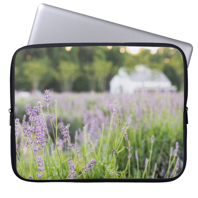Serene Lavender Field Laptopschutzhülle (Vorderseite)