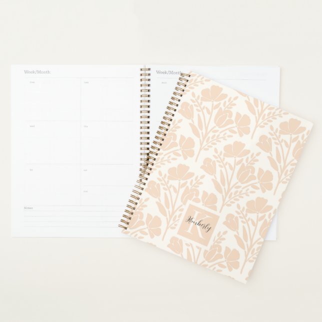 Serene Neutral Peachy Rose Florals Monogramme (Devant avec enveloppe)