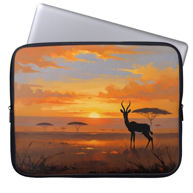 Serene Savannah Sunset – Wildlife Landscape Art Laptopschutzhülle (Vorderseite)