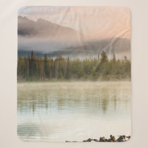 Serene schöner See in den Morgenbergen, Oregon Sherpadecke