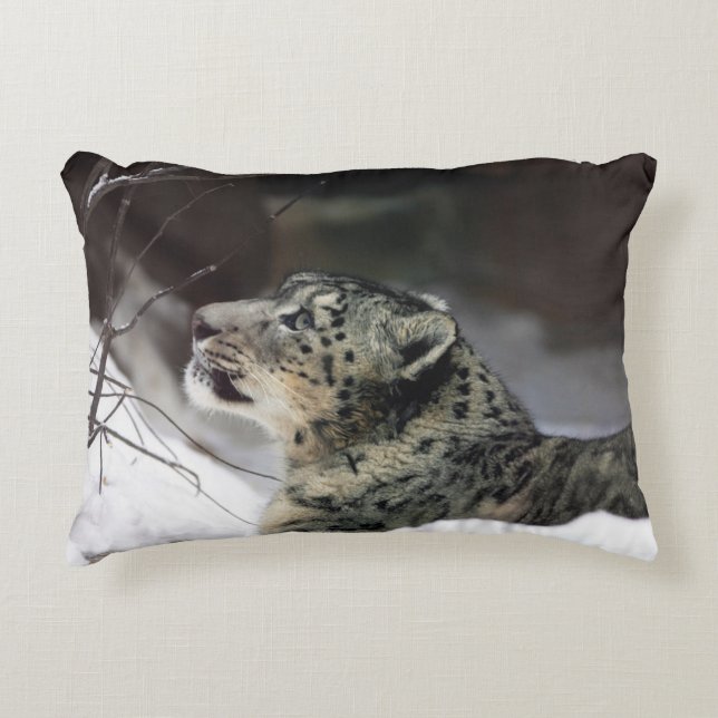 Serene Snow Leopard Dekokissen (Vorderseite)
