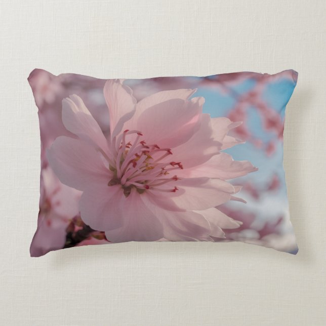Serene Spring Flower Art Dekokissen (Vorderseite)