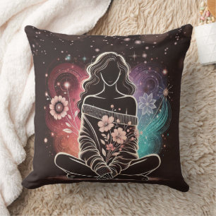 Serene Woman in einem kosmischen Blumentraum Kissen