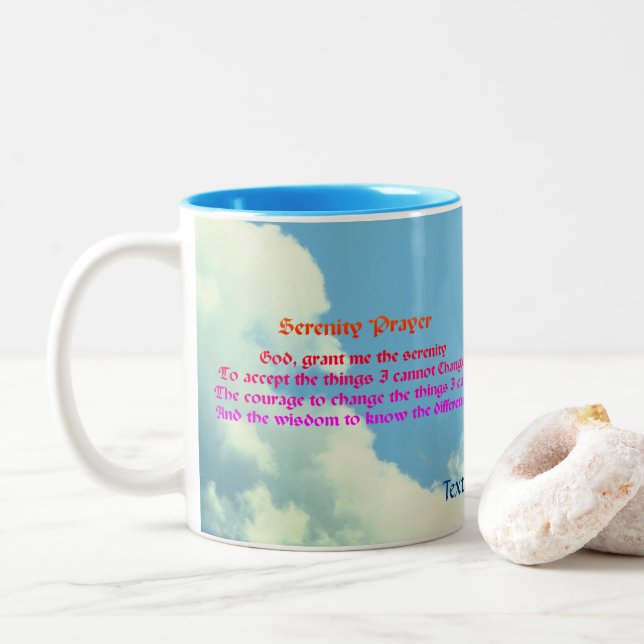 Serenity Prayer Blue Sky Inspiration Zweifarbige Tasse (Mit Donut)