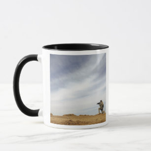 Sergeant stellt Sicherheit zur Verfügung Tasse