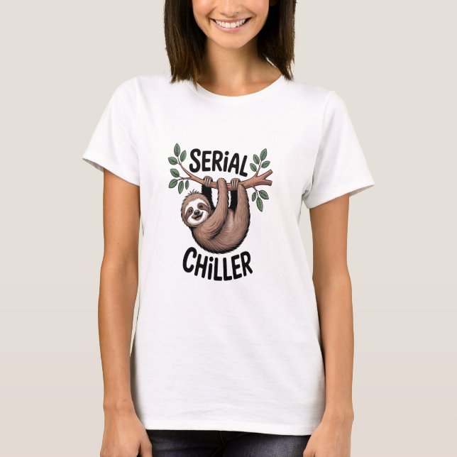 Serial Chiller Sloth Hanging from Branch T-Shirt (Vorderseite)