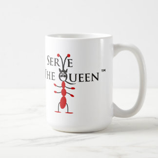 Servez la tasse rouge et noire de la Reine de