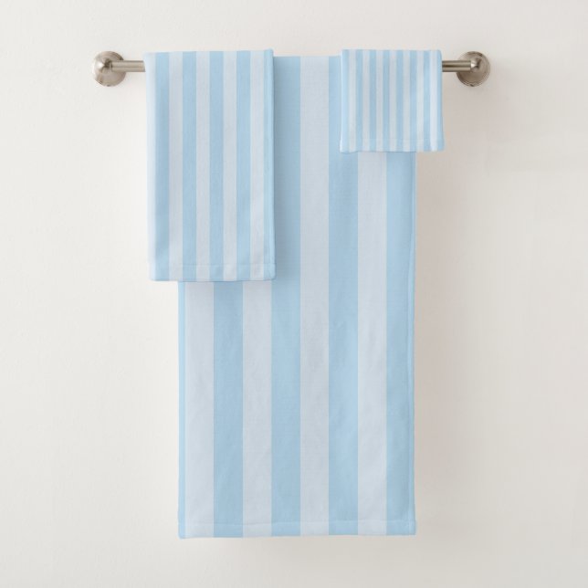 Serviette de bain à rayures bleues (En situation)