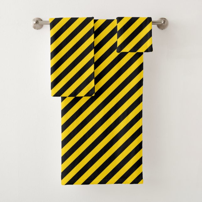 Serviette de bain en diagonale jaune/noir (En situation)