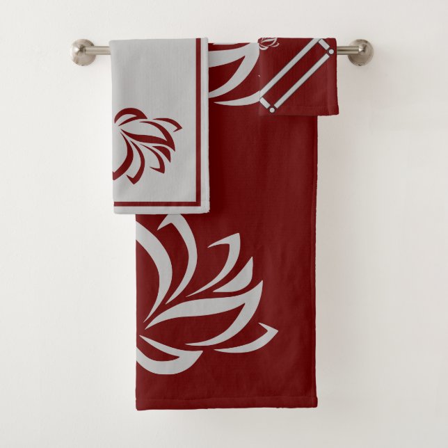 Serviette de bain en soie Lotus et bordeaux (En situation)