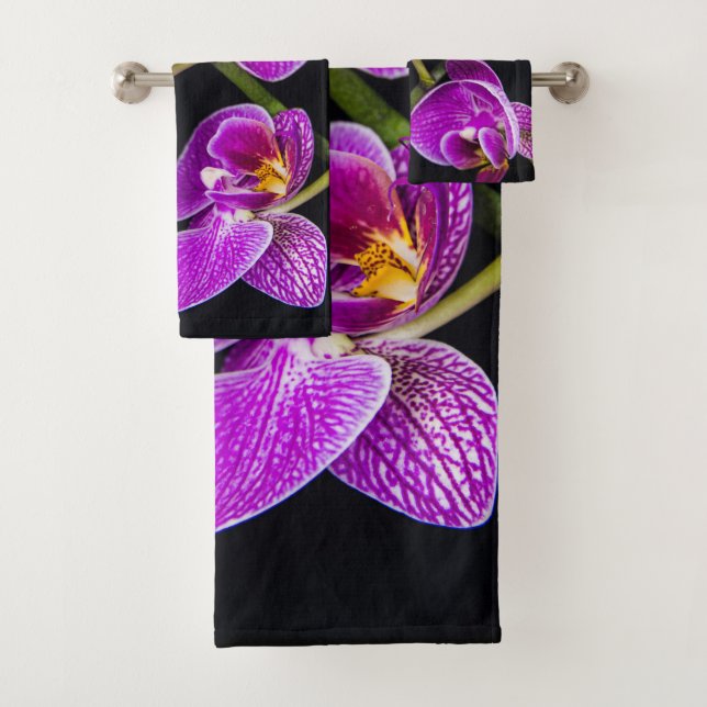 Serviette de bain pourpre orchidée (En situation)