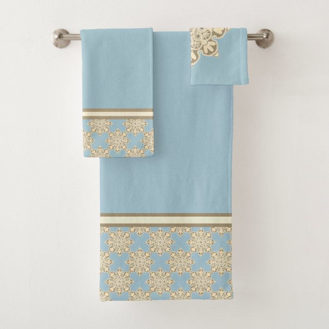 Serviette de bain Set avec médaillons sur bleu cie (En situation)