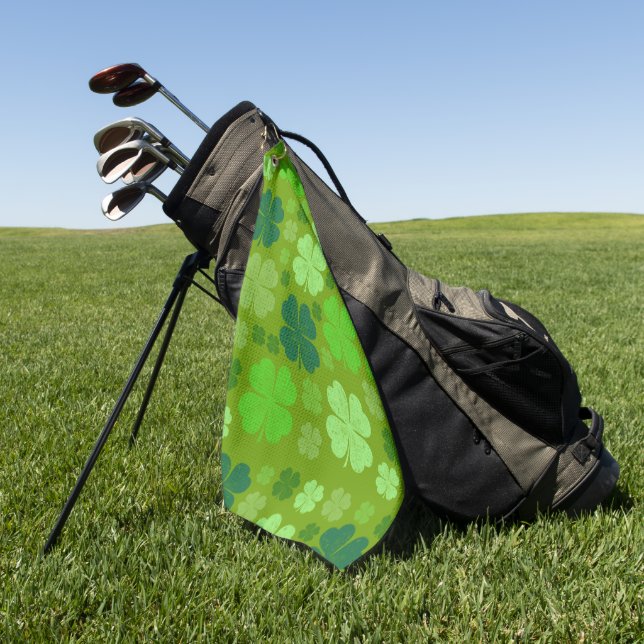 Serviette De Golf Clovers verts, Lucky Clovers, Saint Patrick's Day (Vert)