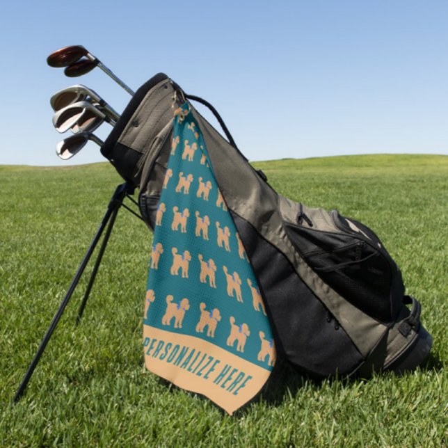 Serviette De Golf Doodle tan personnalisé Chien sur bleu foncé vert (Personalize it!)