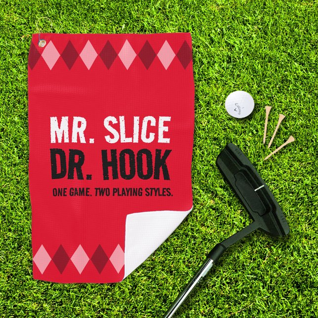 Serviette De Golf Funny Jacquard rouge M. Slice et Dr Hook ... (Mr. Slice and Dr. Hook red argyle golf towel with putter, ball, and 3 tees on golf green)