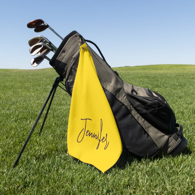 Serviette De Golf Nom personnalisé jaune de texte pourpre (Vert)