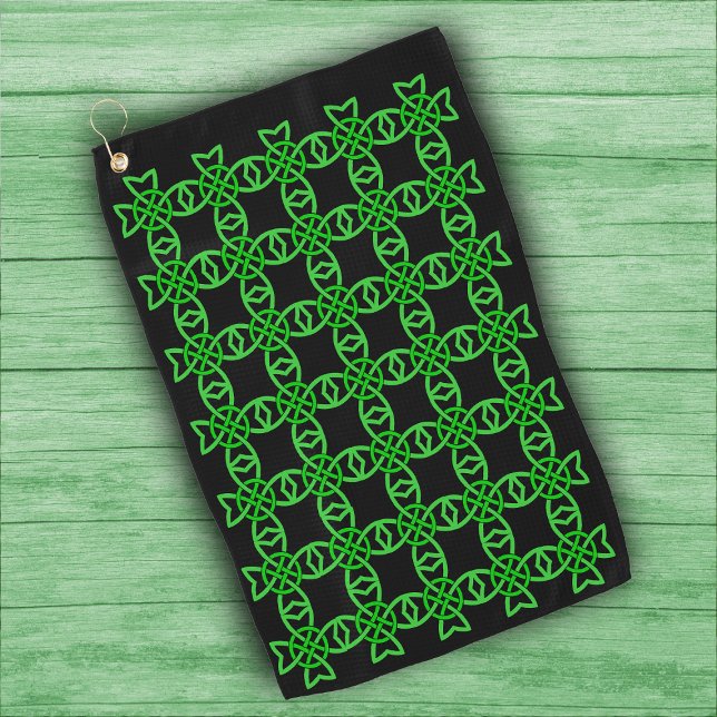 Serviette De Golf Résumé conception Bright Green Celtic Knot Motif (Irish Celtic knot design intertwined loops in vibrant green on black golf towel.)