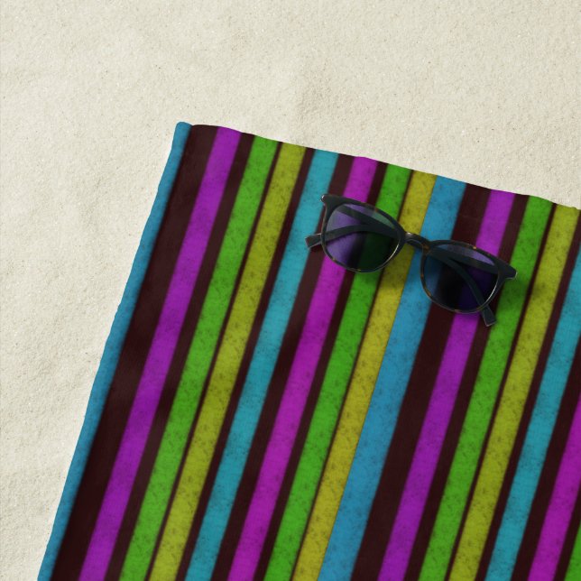 Serviette de plage à rayures audacieuses (En situation)