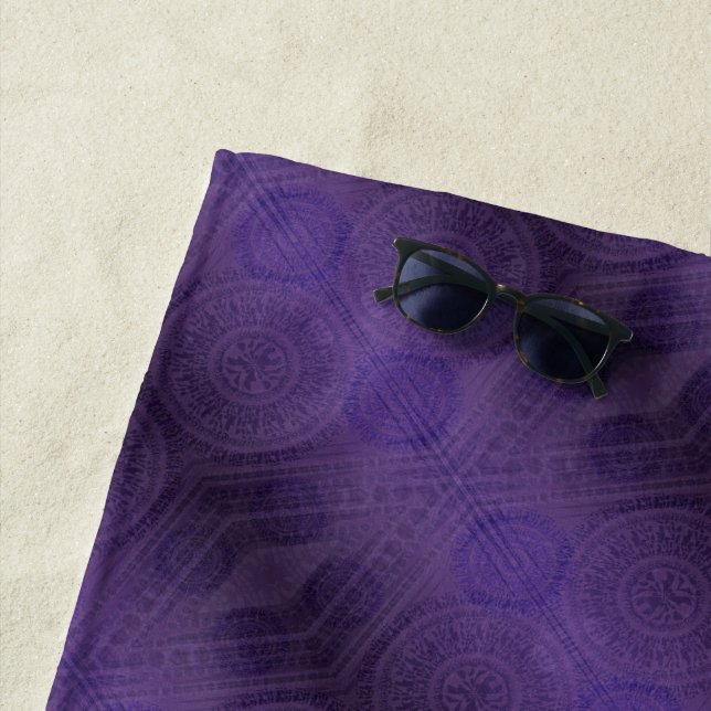 Serviette De Plage Acceptation | Médaillons de méditation violette (En situation)