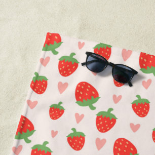 Serviette de plage aux fraises et aux coeurs