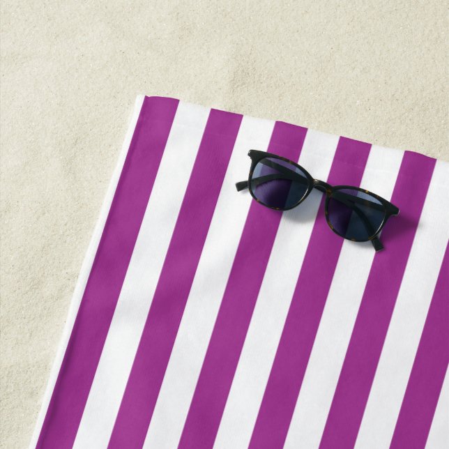Serviette De Plage Bandes mauves et blanches (En situation)