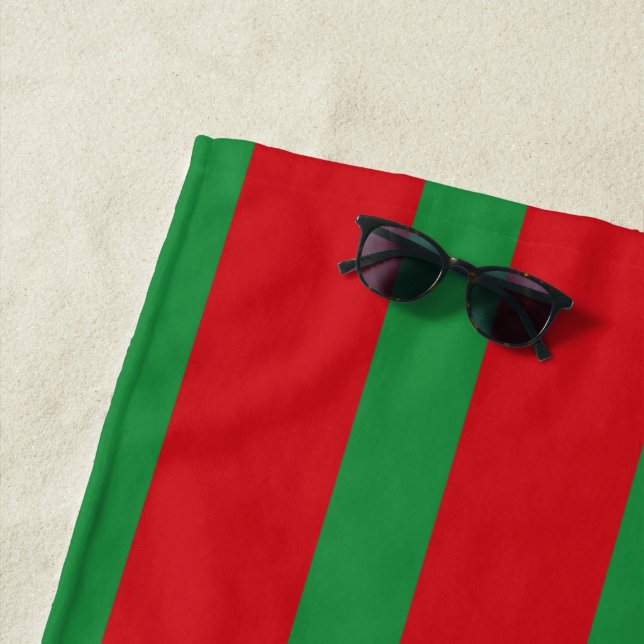 Serviette De Plage Bandes rouges et vertes (En situation)