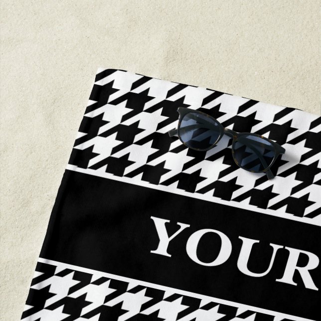 Serviette De Plage Black and white houndstooth pattern personalized (En situation)